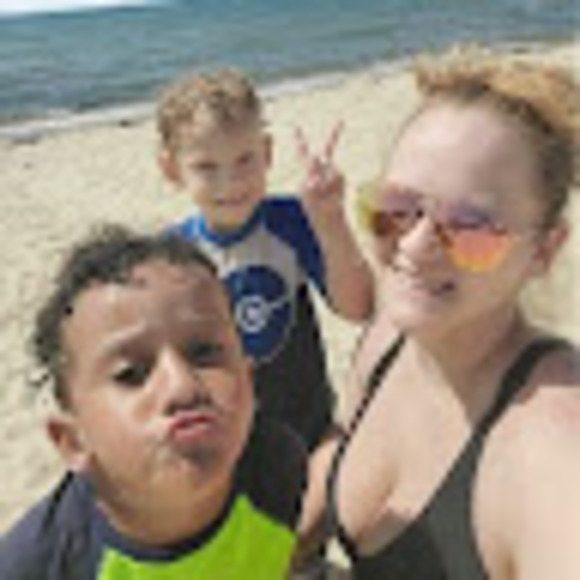 Meet your Posher, Aly - Picture 1 of 1